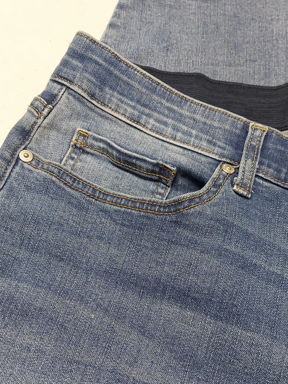 Wonderly Mid Rise 16W Skinny Jeans in Light Blue Wash